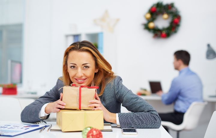 5 ok, amiért megéri céges ajándékot adni a munkatársaknak